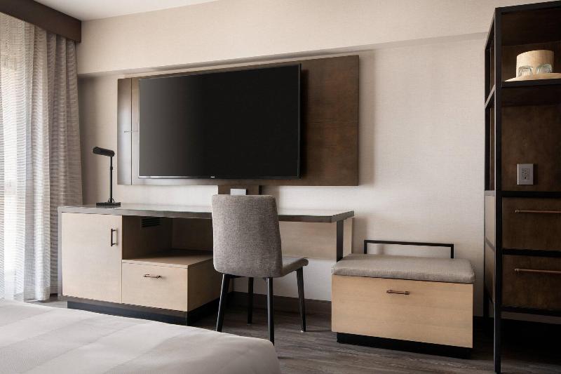 Marriott Riverside at the Convention Center image