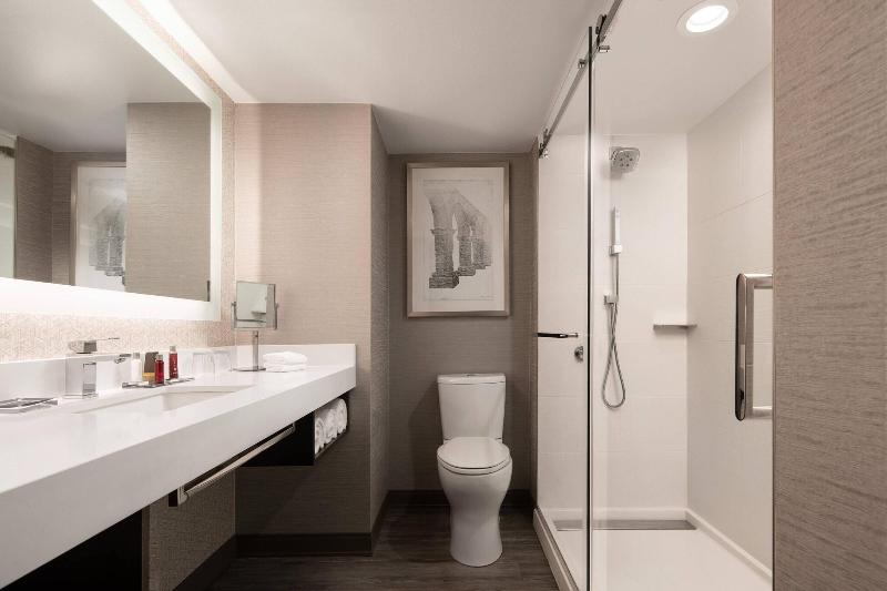 Marriott Riverside at the Convention Center image