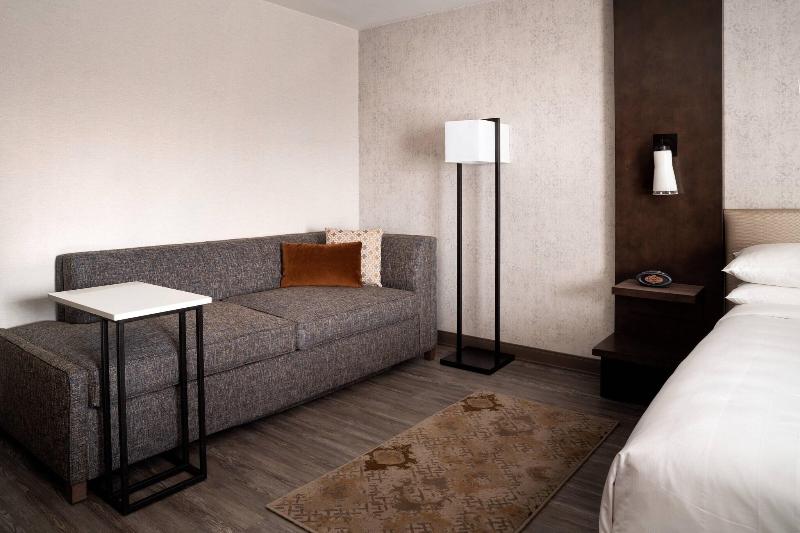 Marriott Riverside at the Convention Center image