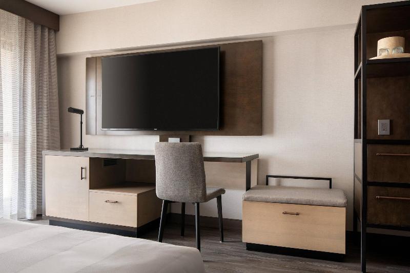 Marriott Riverside at the Convention Center image