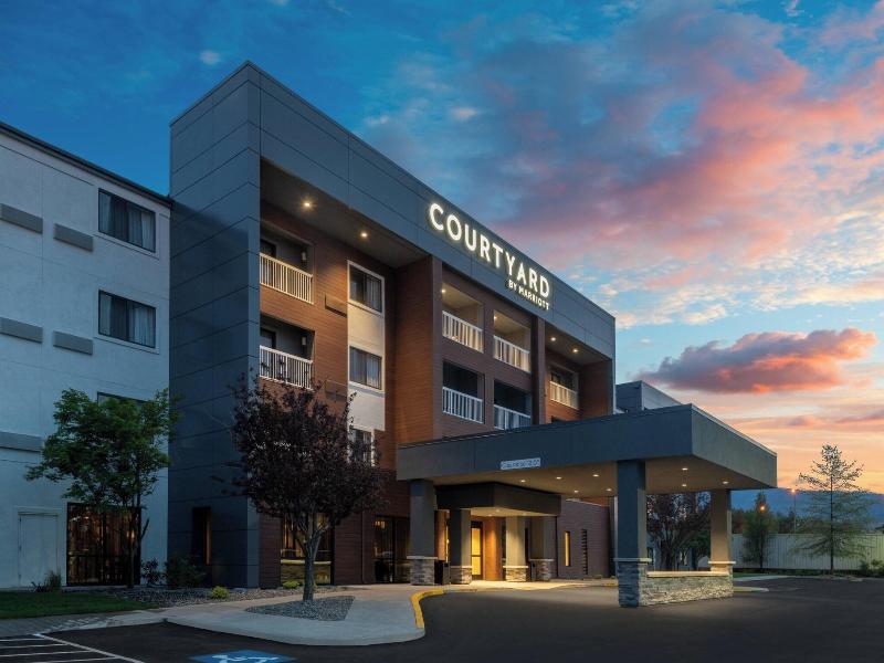 Courtyard Reno image