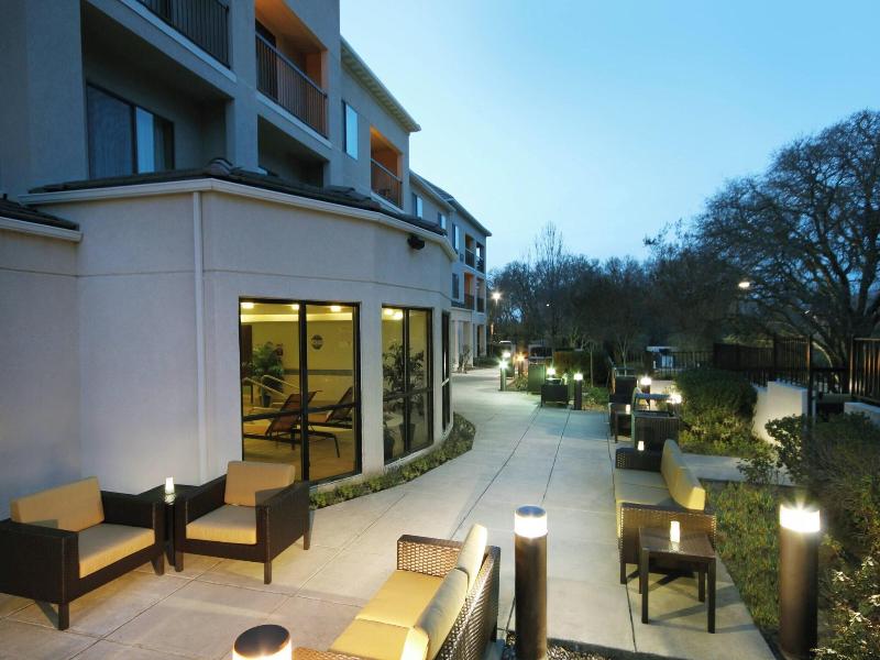Courtyard Roseville image