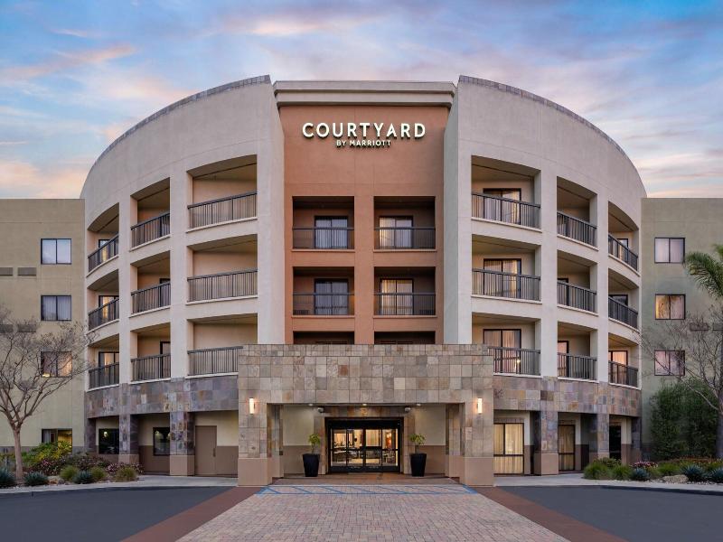 Courtyard San Diego Central image