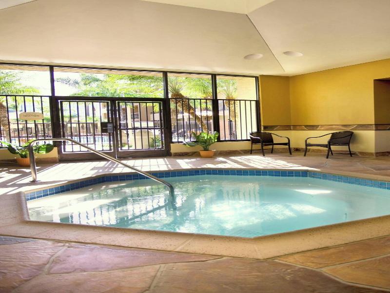 Courtyard San Diego Sorrento Valley image