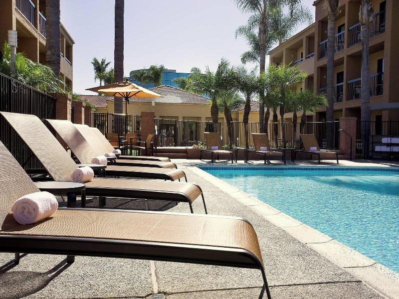 Courtyard San Diego Sorrento Valley image