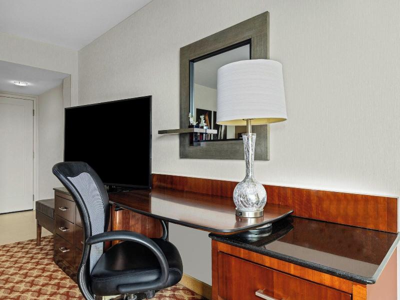 Louisville Marriott East image