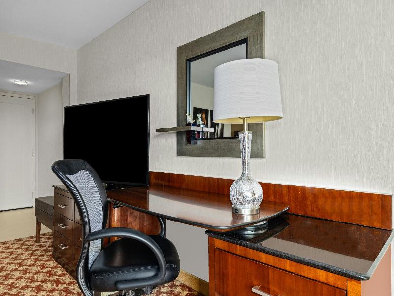 Louisville Marriott East image