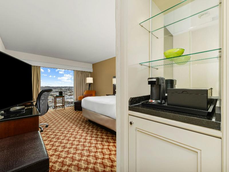 Louisville Marriott East image