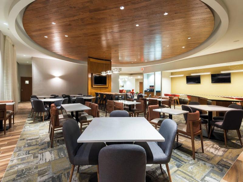 SpringHill Suites Louisville Downtown image
