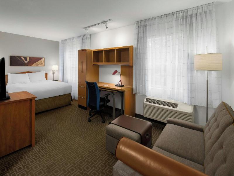 SUITE QUEEN SIZE BED