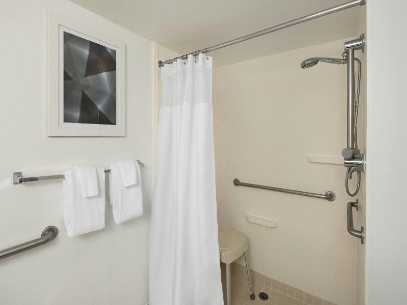 SUITE QUEEN SIZE BED — photo 16