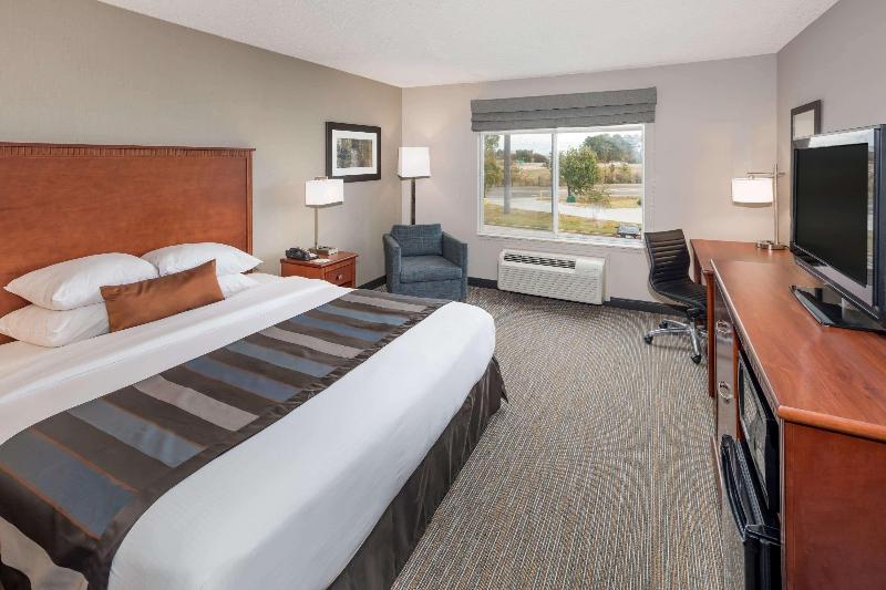 Wingate By Wyndham Shreveport Airport image