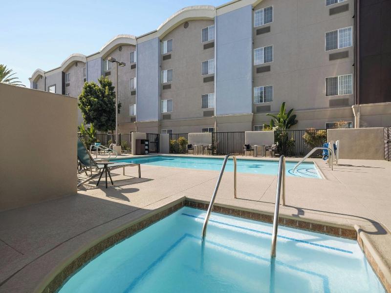 Towneplace Suites Anaheim Maingate Angel Stadium image