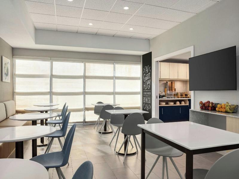 Towneplace Suites Anaheim Maingate Angel Stadium image
