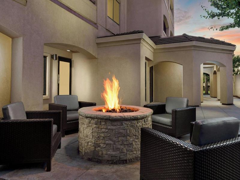 Courtyard Salinas Monterey image