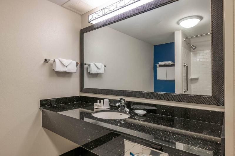 Fairfield Inn & Suites Holiday Tarpon Springs image
