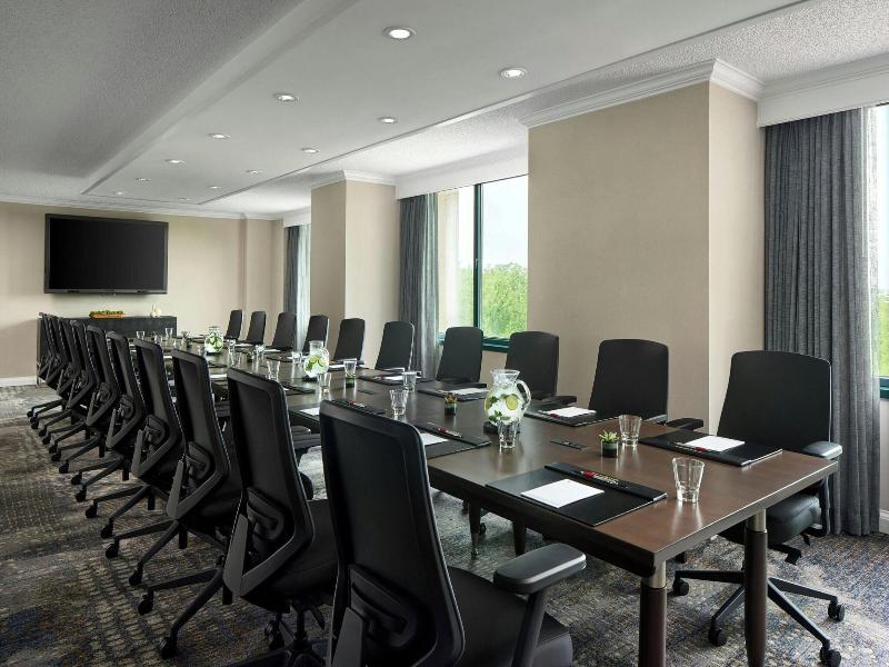 Falls Church Marriott Fairview Park image