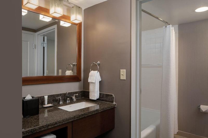 Falls Church Marriott Fairview Park image
