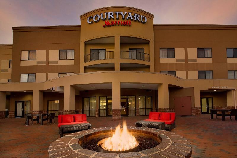Courtyard Waldorf image