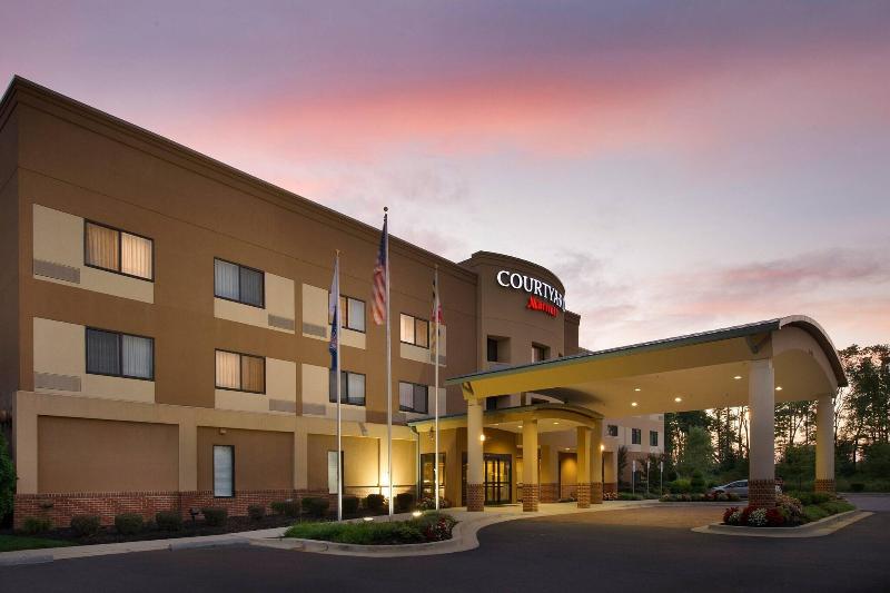 Courtyard Waldorf image