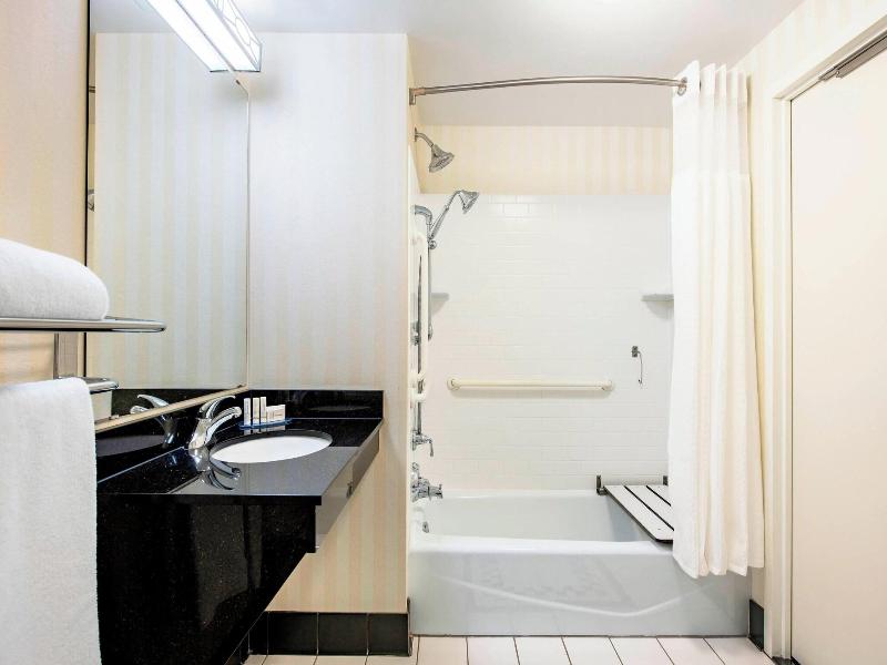 Fairfield Inn & Suites Winnipeg image