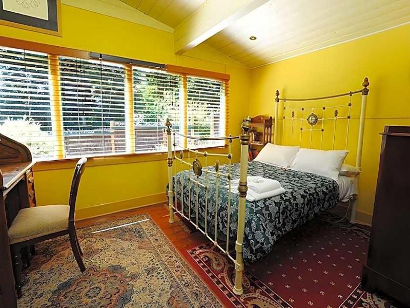 Como Cottages Bed & Breakfast image