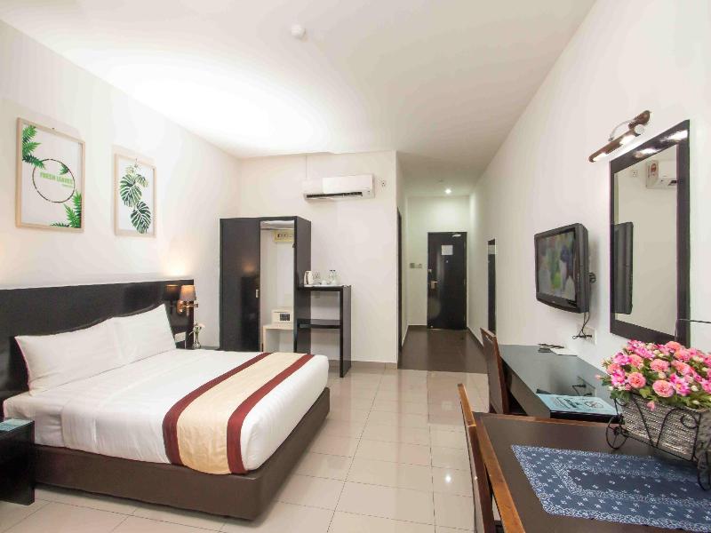 Swan Garden Hotel image