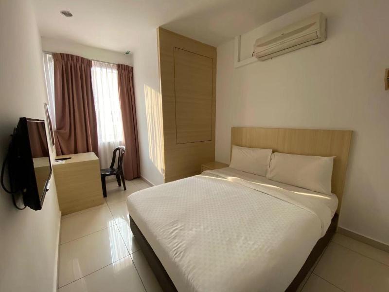 Swan Garden Hotel image