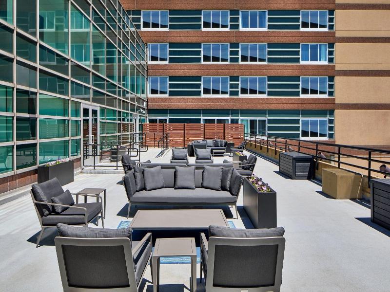 Courtyard Detroit Downtown image