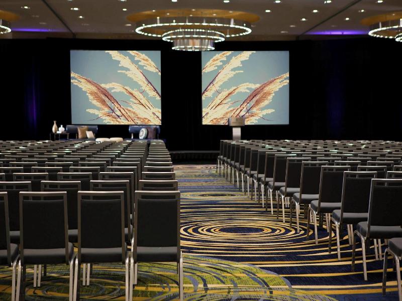 Renaissance Arlington Capital View Hotel image