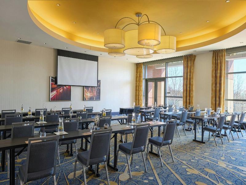 Renaissance Arlington Capital View Hotel image