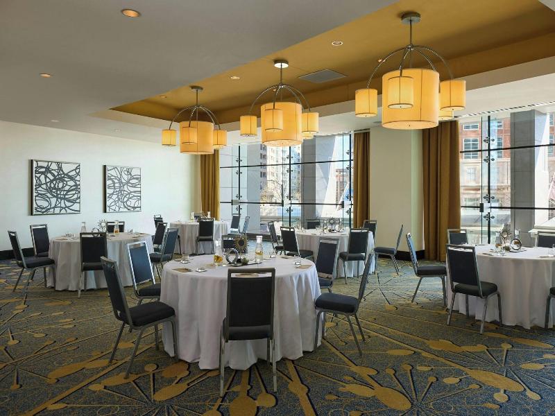 Renaissance Arlington Capital View Hotel image