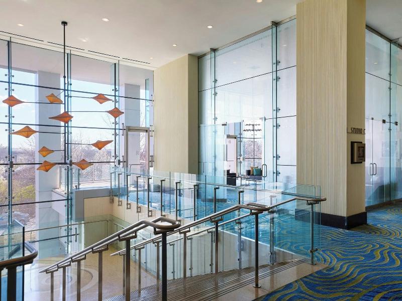 Renaissance Arlington Capital View Hotel image