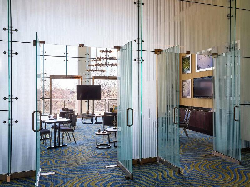 Renaissance Arlington Capital View Hotel image