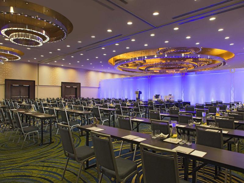 Renaissance Arlington Capital View Hotel image