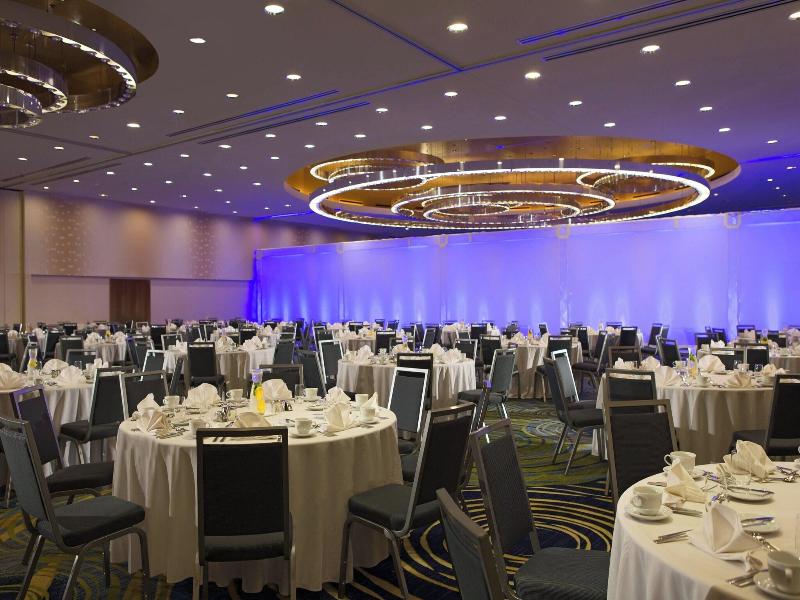 Renaissance Arlington Capital View Hotel image