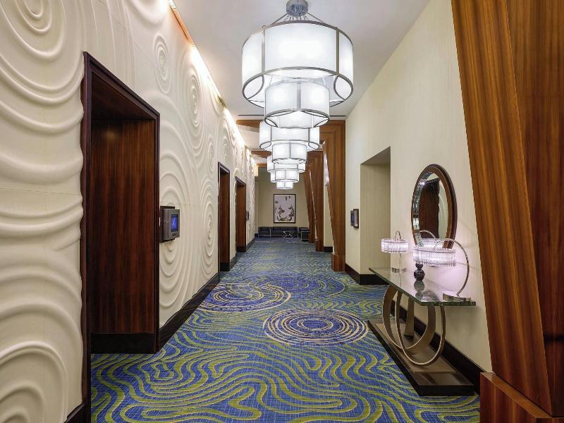 Renaissance Arlington Capital View Hotel image