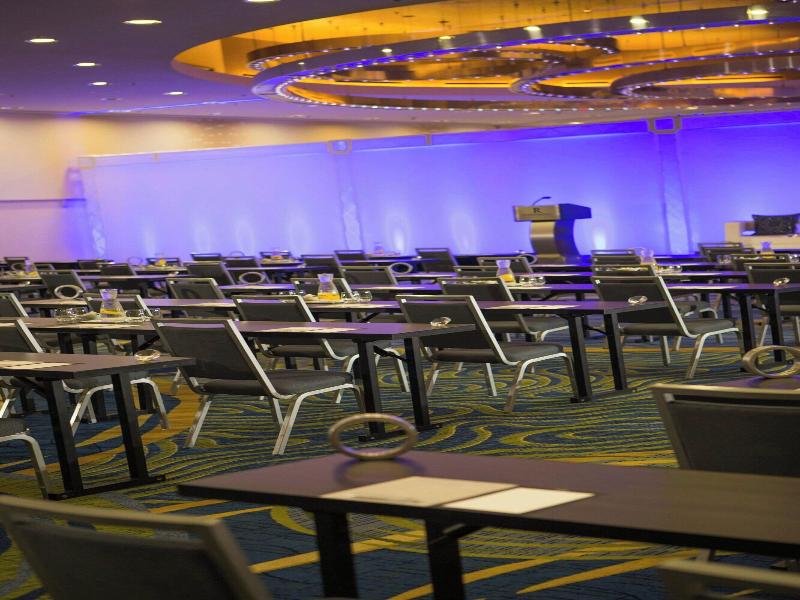 Renaissance Arlington Capital View Hotel image