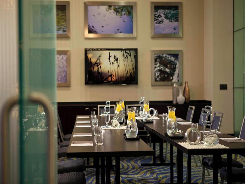 Renaissance Arlington Capital View Hotel image