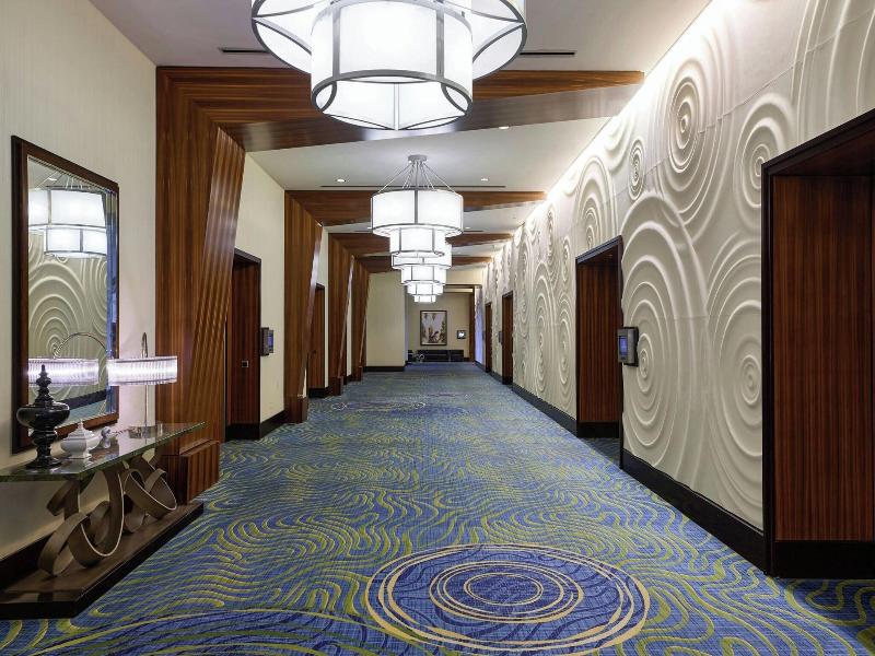Renaissance Arlington Capital View Hotel image