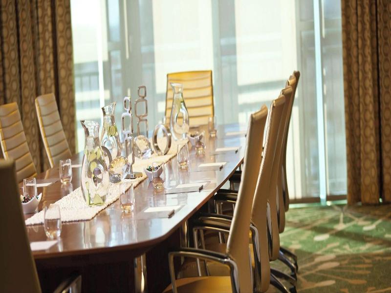 Renaissance Arlington Capital View Hotel image