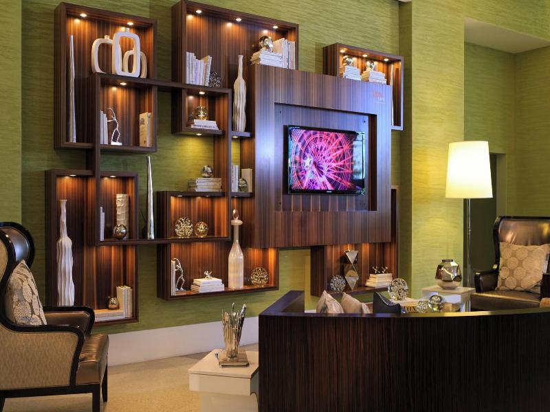 Renaissance Arlington Capital View Hotel image