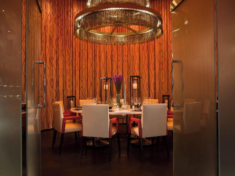 Renaissance Arlington Capital View Hotel image