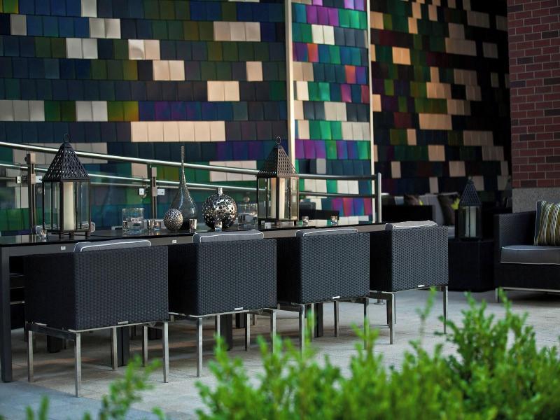 Renaissance Arlington Capital View Hotel image