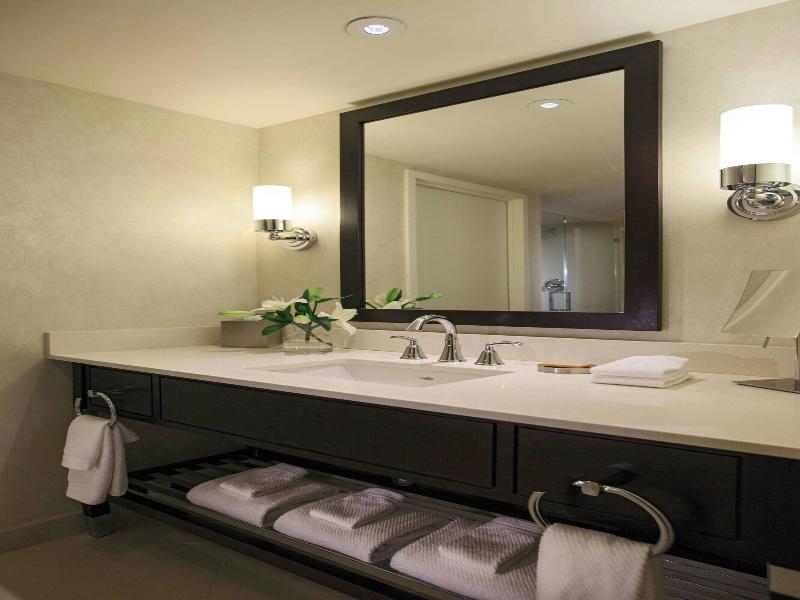 Renaissance Arlington Capital View Hotel image