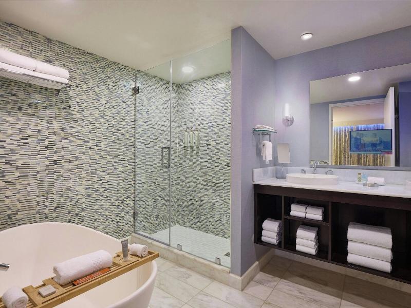 Renaissance Arlington Capital View Hotel image