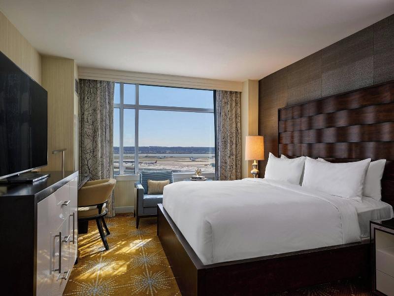 Renaissance Arlington Capital View Hotel image