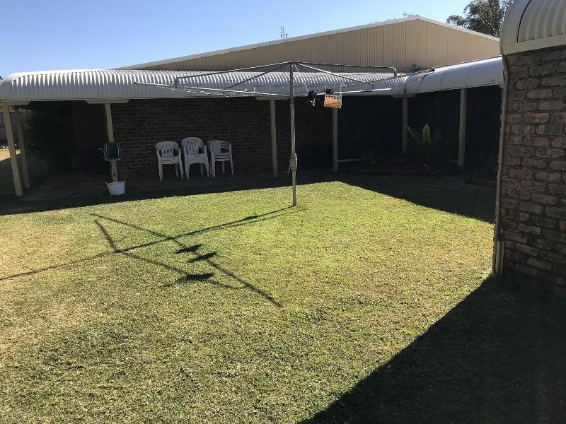 Tea Gardens Club Inn Motel image