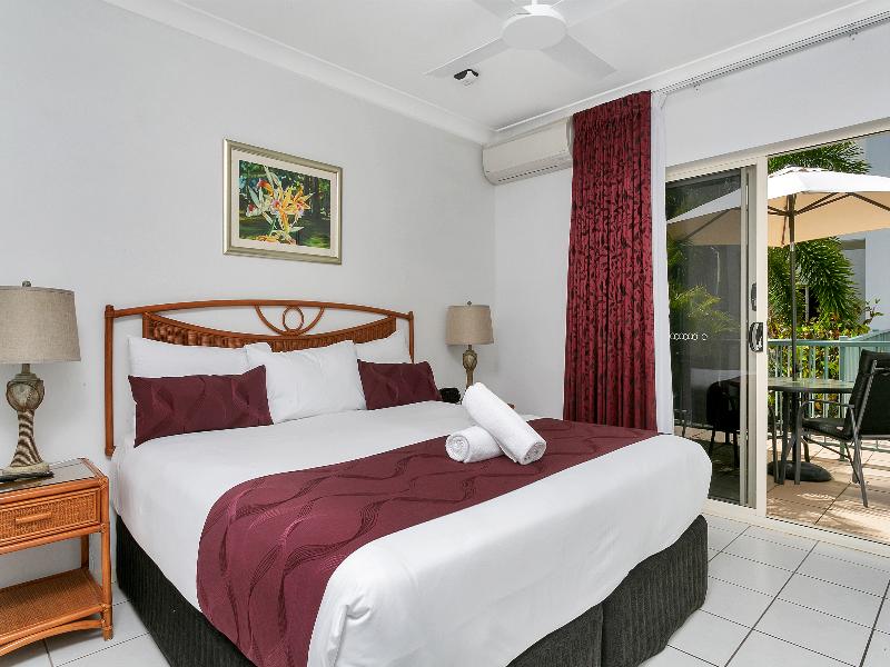 Beachfront On Trinity Apartments image
