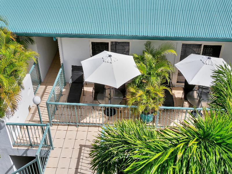 Beachfront On Trinity Apartments image